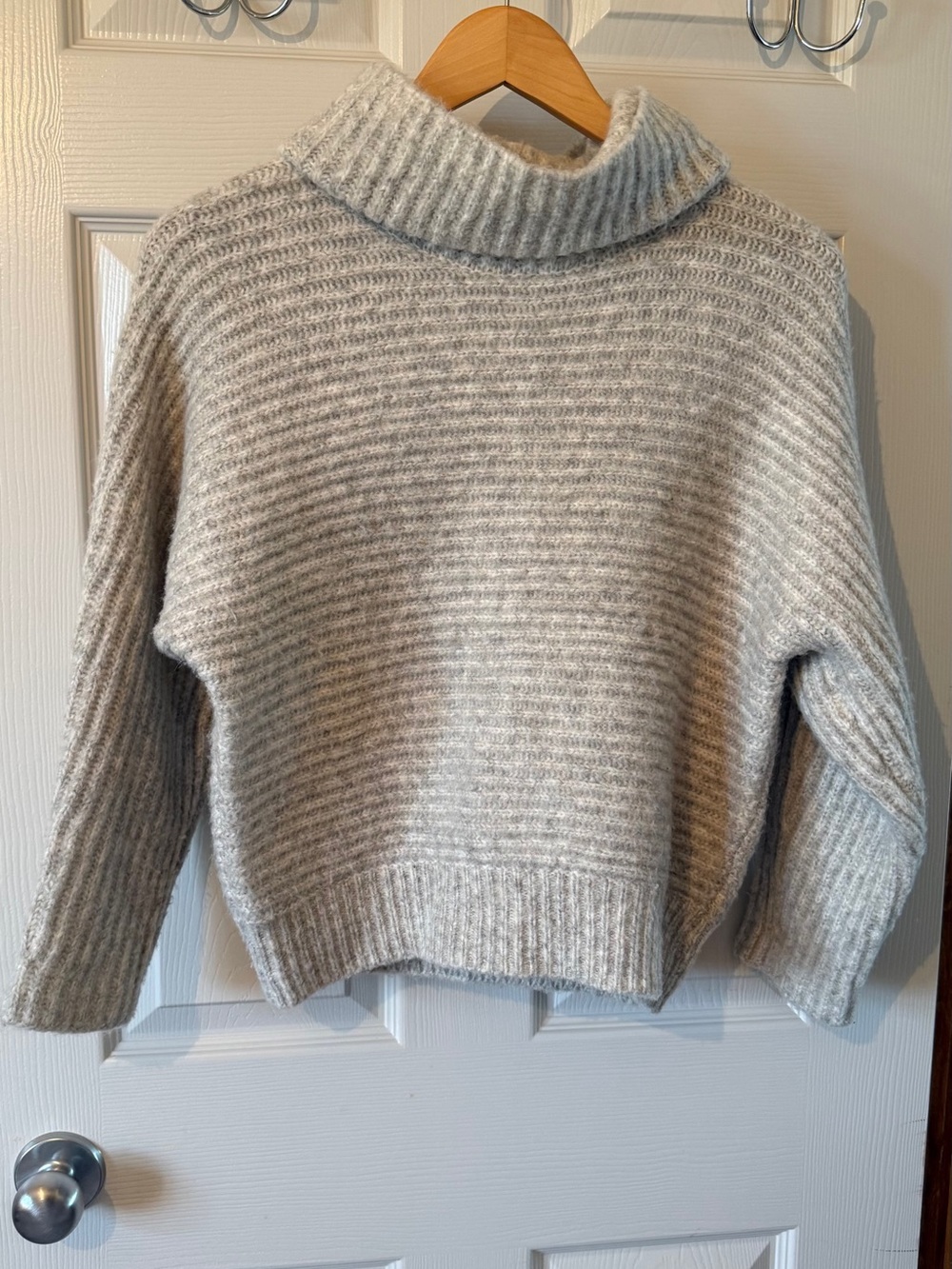 Leith Light Gray Ribbed Turtleneck Sweater